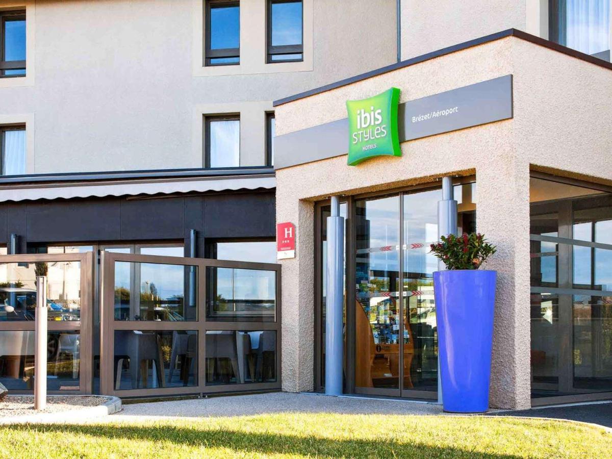 Ibis Styles Clermont-Ferrand Aeroport Hotel Exterior foto