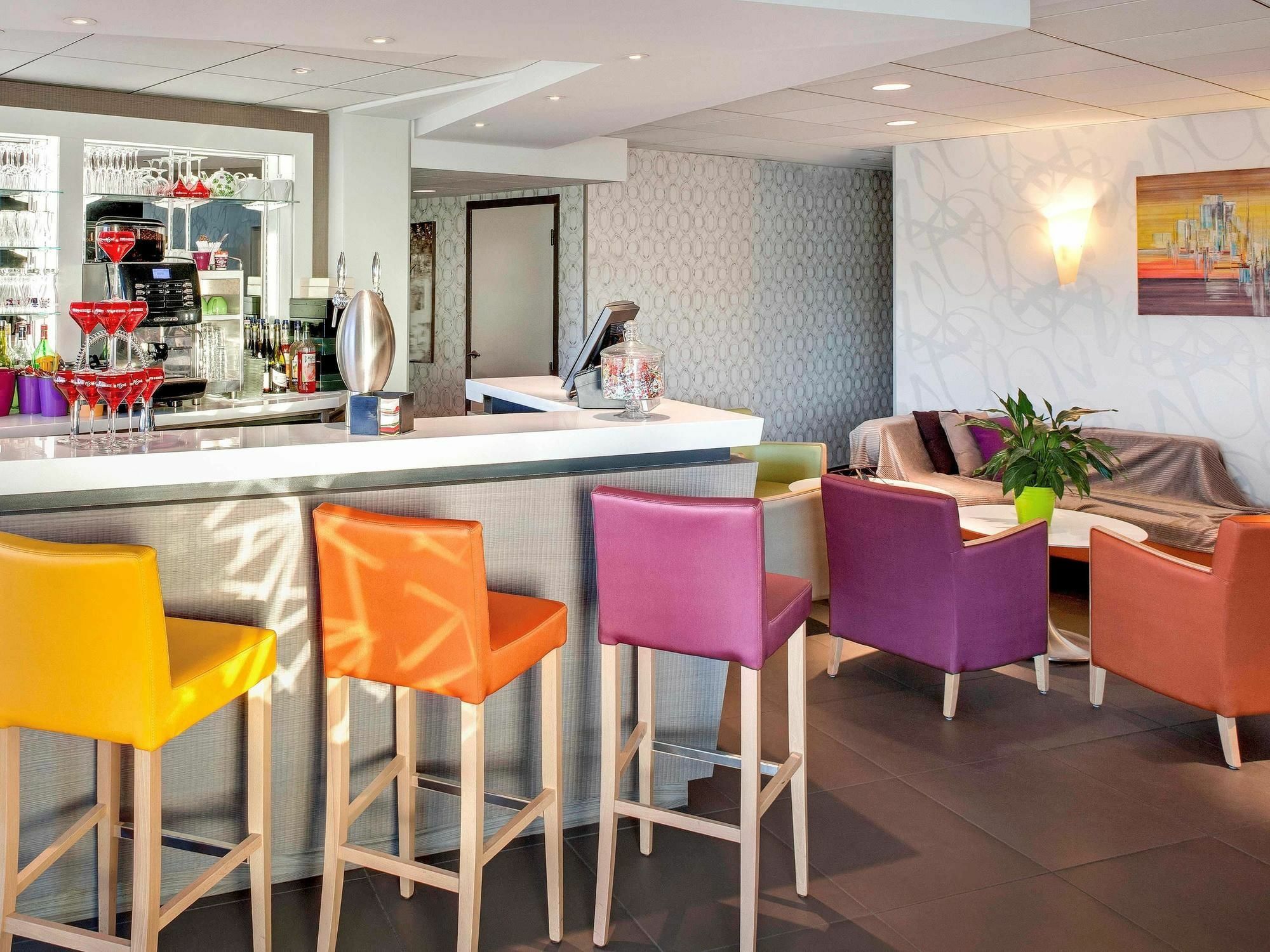 Ibis Styles Clermont-Ferrand Aeroport Hotel Exterior foto